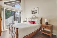 Marillac by AvantStay Gorgeous Ski Cabin w Balcony Patio