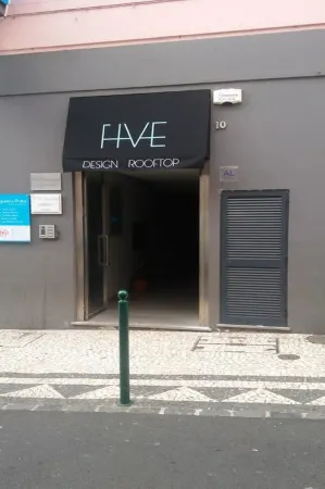 Five Design Rooftop by Storytellers Отели рядом с достопримечательностью «Sacred Art Museum (Museu de Arte Sacra)»