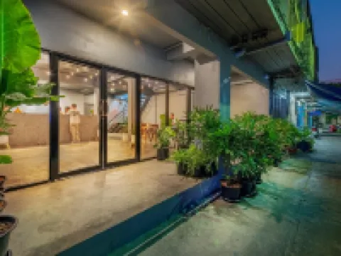 Ti Thong Hostel Hotels near Wat Arun