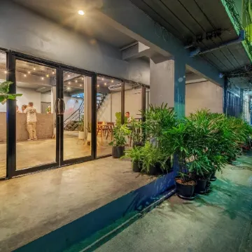 Ti Thong Hostel Отели рядом с достопримечательностью «Ват-Сакет»