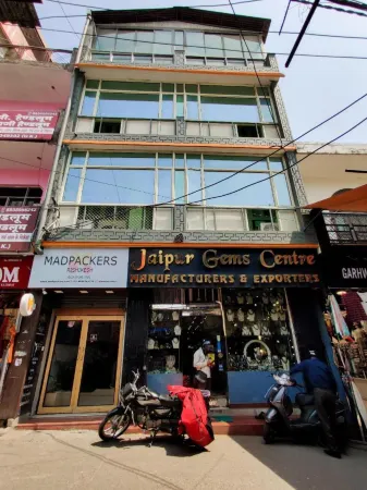 Madpackers Rishikesh Laxman Jhula