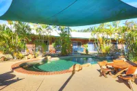 Heritage Lodge Motel فنادق في تشارترز تاورز
