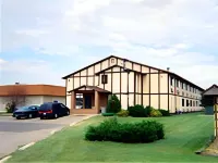 トラベロッジ バイ ウィンダム レッドウッド フォールズ のホテル