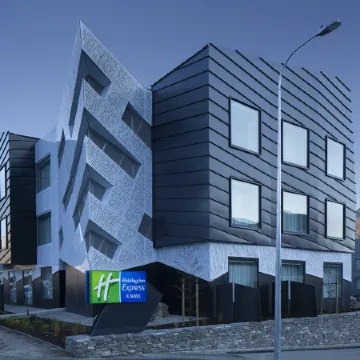 Holiday Inn Express & Suites QUEENSTOWN by IHG Отели рядом с достопримечательностью «Пивоварня Altitude Brewing»