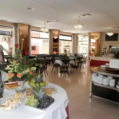 Hotel Fontana Plaza