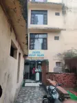 Goroomgo Madhu Palace Katra