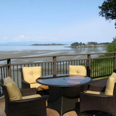 Sunrise Ridge Waterfront Resort