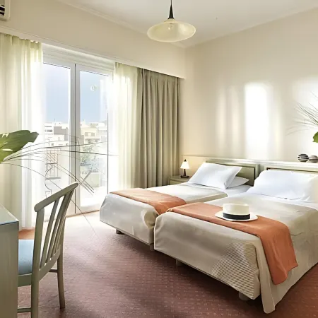 Adrian Hotel Отели рядом с достопримечательностью «Галерея Пандора»