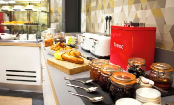 5. 슬리퍼즈 호텔 ..