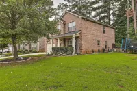 Snellville Abode < 9 Mi to Stone Mtn Park! Отели рядом с достопримечательностью «Парк Александер»