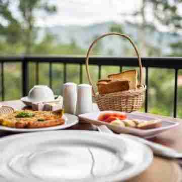 90 Degrees Ella Dining/Meeting Rooms