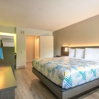 Motel 6 Charlotte, NC - Coliseum Hotels near Executive Park