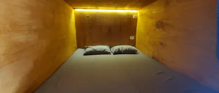 iStay Hostel and Capsule Отели в г. Bubutan