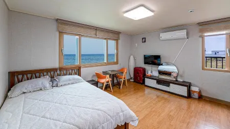 Jeju Woljeongri Pungcha Pension Отели рядом с достопримечательностью «Dangcheomuldonggul Cave»