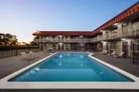 Days Inn by Wyndham Fresno South - Gym