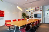 citizenM Paris la Défense Hotels in Nanterre