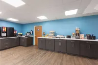 Days Inn by Wyndham Clarksville North - Breakfast