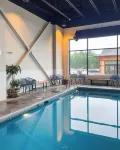 Microtel Inn & Suites by Wyndham Mont Tremblant - piscina