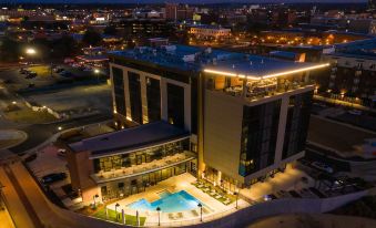 Hotel Indigo Columbus at Riverfront Place
