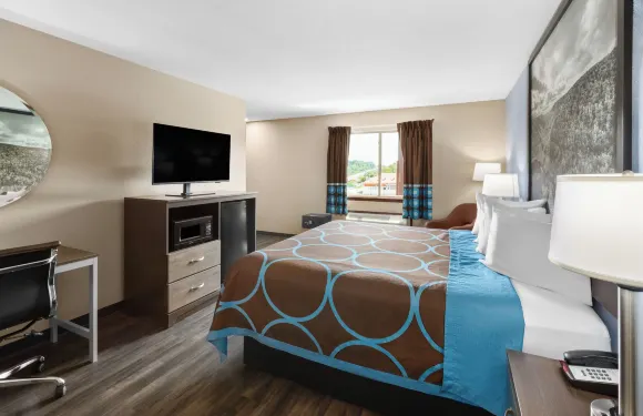 費爾蒙特速8酒店