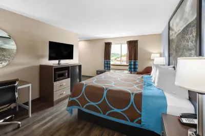 Super 8 by Wyndham Fairmont Hôtels à : 
