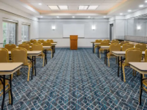 La Quinta Inn & Suites by Wyndham Norfolk Hotels in Norfolk