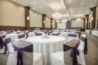 Sleep Inn & Suites and Conference Center Downtown - sarapan