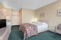 Super 8 by Wyndham Golden Hotels in Golden