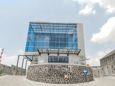 Nestagar Hotel Solo Отели в г. Grogol