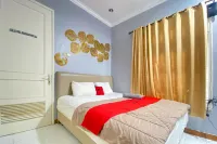 RedDoorz Near Taman Bunga Nusantara 2