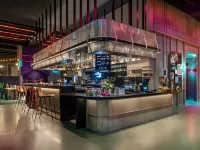 موكسي بورتلاند داون تاون Hotels near بروفيدنس بارك