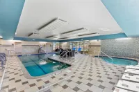 Hampton Inn & Suites Greeley - Kolam Renang