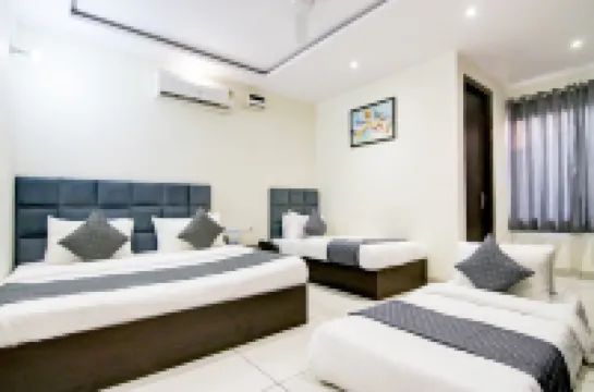 Hotel de Hocks Deluxe - New Delhi Railway Station Hotels near Samvidhan Sadan