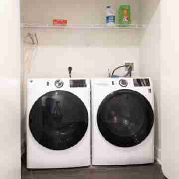 Cozysuites l Luxe 2BR in Downtown Cincinnati Others