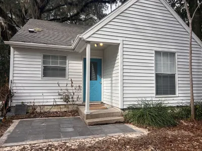 Swamp Terrace-Walk to UF Hotels near Gainesville Solar Walk