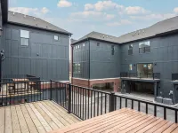 Free Golf Cart! Luxe Townhome Near Grand Park! Hotels in Westfield