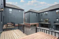 Free Golf Cart! Luxe Townhome Near Grand Park!