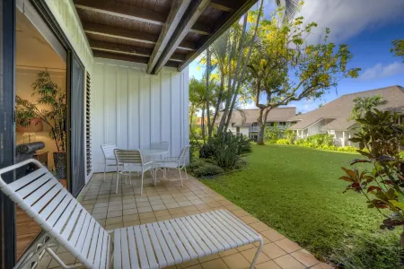 Rare Find w/ 2 AC! Newly renovated condo #128, ground flr, 3-4 min walk to beach