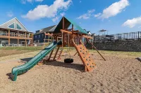 Spectacular 7 Bd - Hot Tub!