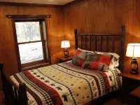 Adirondack Retreat w/ Hot Tub + Outdoor Firepit Hotéis em Jay