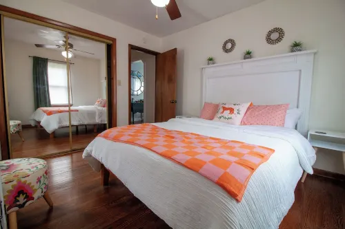 Riverfront Retreat with Dock! Just a few minutes from the local boat ramp Hotels in Nitro