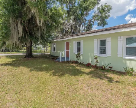 Bartow Oaks Oasis - Close to Downtown - Sleeps 7! Hotels in Bartow