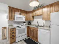 Updated condo with pools near golf courses
