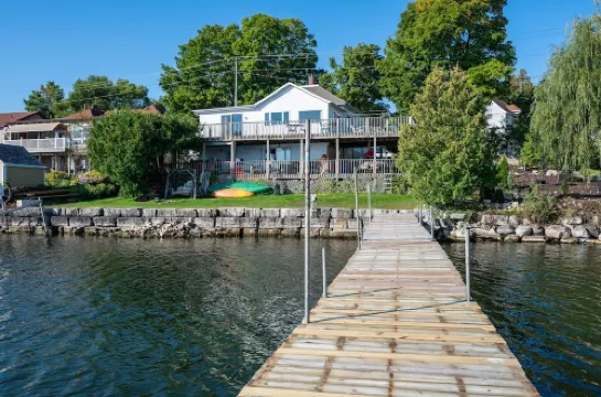 Waterfront cottage 3bdrm