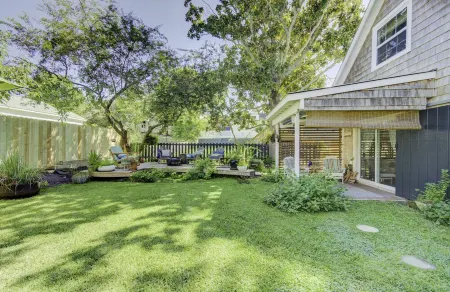 Best Porch in Swansboro! 1 Block to Front Street. Dog friendly.
