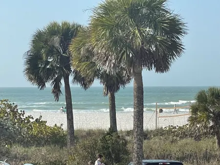 Beachside Condo! Отели в г. Сейнт Пит Бич