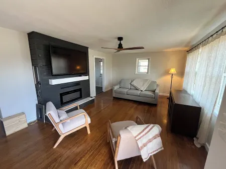 Charming 3-bedroom house "Cavern" with tons of amenities in Cave City.