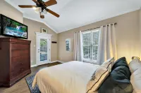 Lake Access - Private Pool - 2 Acres Retreat