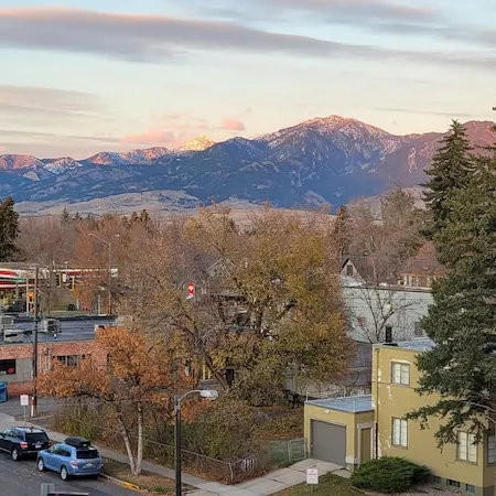 Bozeman Winter Getaway: Heated Garage + Mountain Views!