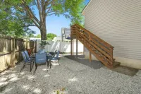 Stylish modern 4/3 family home in Overland Park